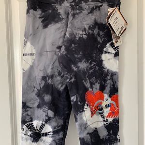 NWT Margarita Activewear Studded Supplex Tye Dye Batik Hearts Capri Pants